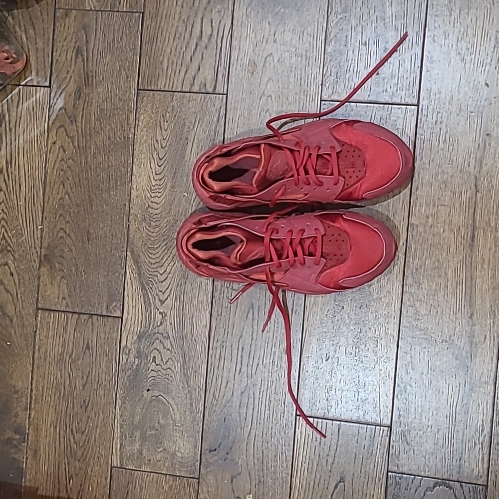 Women's tennis shoes